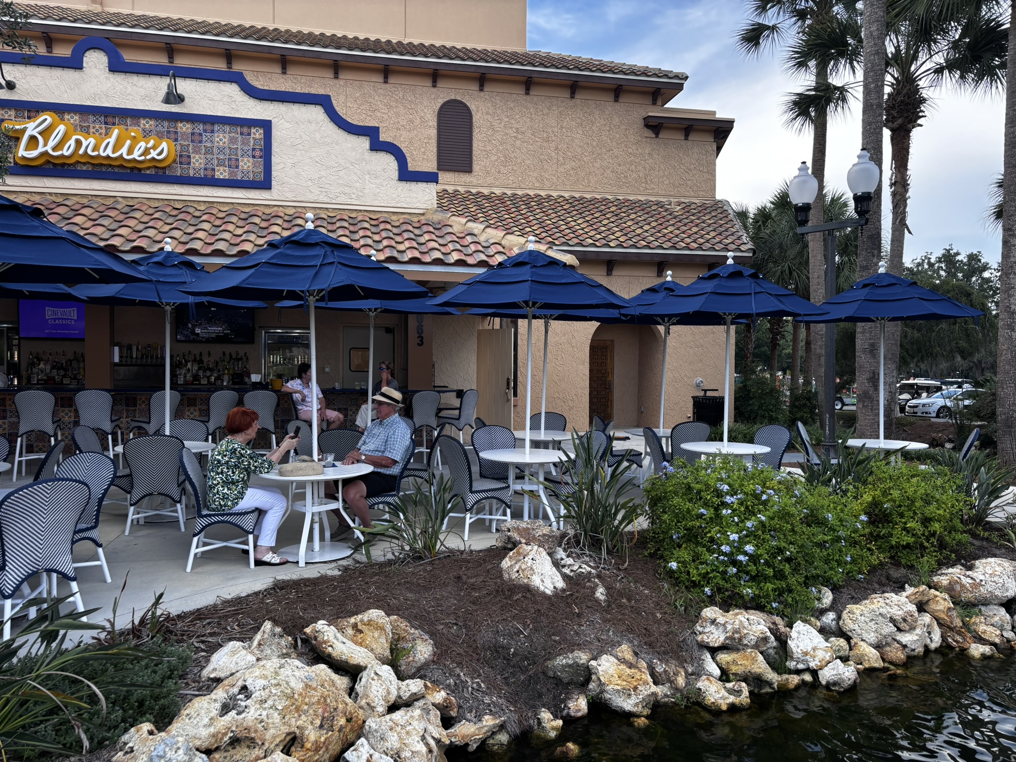 Blondie's Outdoor Bar
